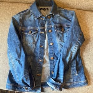 1822 Denim jean jacket. Size: Medium. Slightly worn.